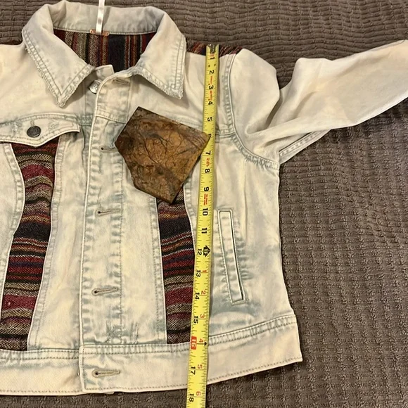 Free People Color-block Patchwork Boho Distressed Cropped Denim Jean Jacket Sz 2 - Picture 8 of 11
